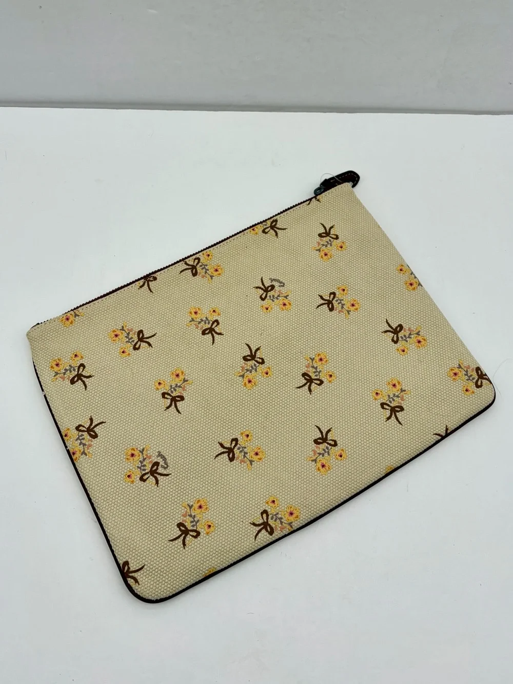 Coach Large Wristlet 30 With Vandal Gummy